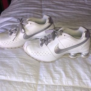 Nike Shox size 5.5.